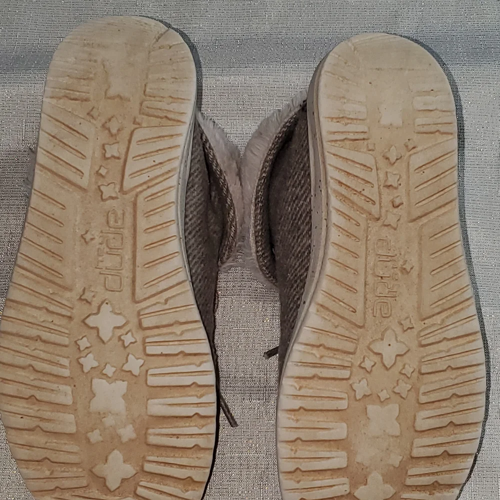 Hey Dude Kids Sz.4 Lace Up Fur Lined Shoes
